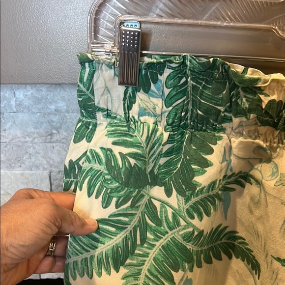 H&M Teal and Beige Linen Blend Shorts size Medium - Picture 3 of 9